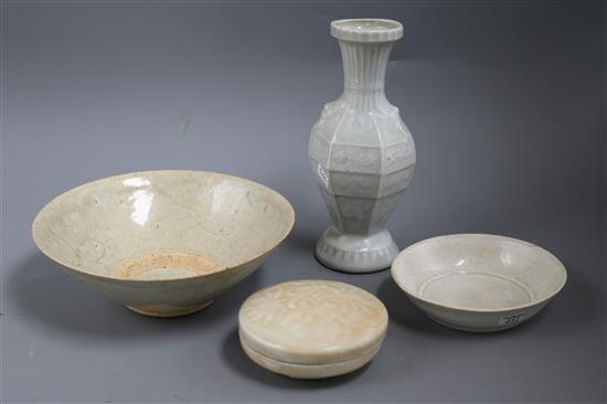 A Chinese Qingbai cosmetics box an d cover, a similar bowl and a Dehua dish, Song-ming dynasty and a Qingbai type vase- 4